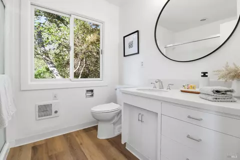 Bath - 19 Cushing Dr, Mill Valley, CA 94941 photo 3 of 3