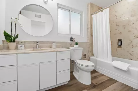 Bath - 19 Cushing Dr, Mill Valley, CA 94941 photo 2 of 3