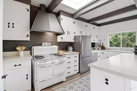Kitchen - 19 Cushing Dr, Mill Valley, CA 94941 photo 1 of 6