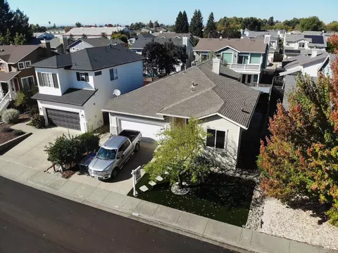 1214 Marque Dr, Rohnert Park, CA 94928