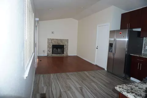 Living - 1048 Topsail Dr, Vallejo, CA 94591 photo 3 of 4