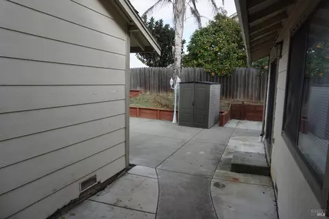 Exterior - 1048 Topsail Dr, Vallejo, CA 94591 photo 4 of 11