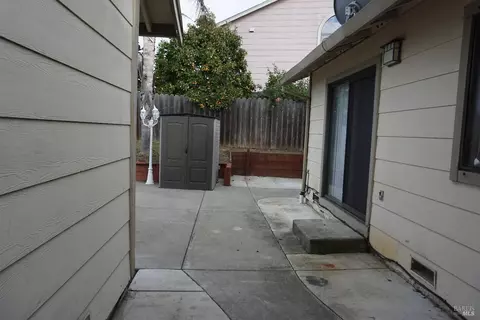 Exterior - 1048 Topsail Dr, Vallejo, CA 94591 photo 5 of 11