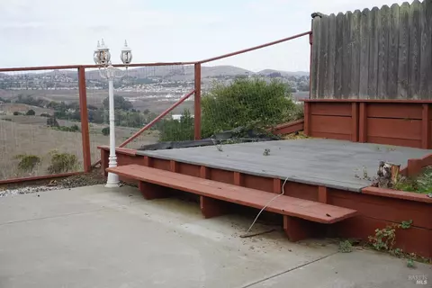 Exterior - 1048 Topsail Dr, Vallejo, CA 94591 photo 8 of 11