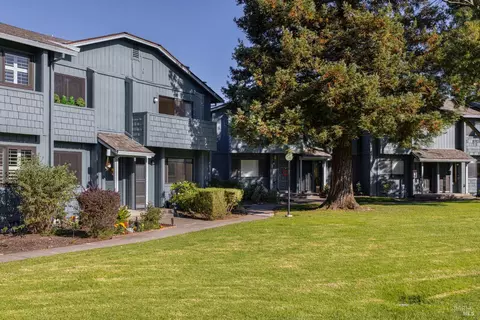 219 College View Dr, Rohnert Park, CA 94928