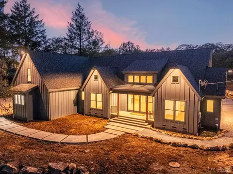 2716 Rollo Rd, Santa Rosa, CA 95404