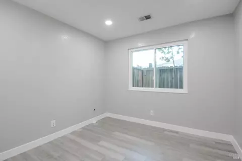 Bedroom - 245 Pumice Ct, Vallejo, CA 94589 photo 5 of 6