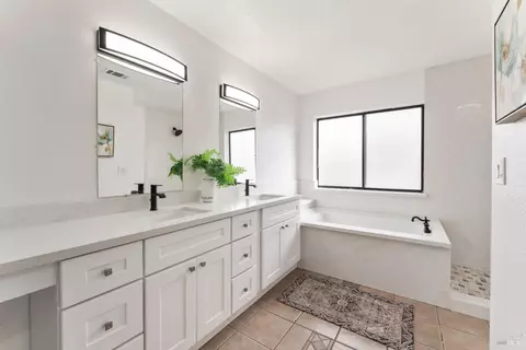 Bath - 309 Pinto Ct, Vallejo, CA 94591 photo 3 of 5