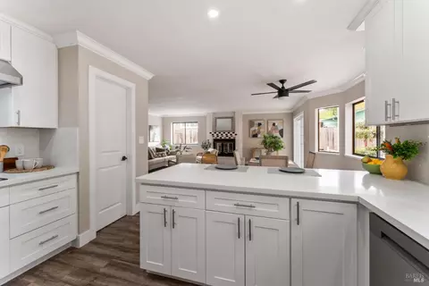 Kitchen - 309 Pinto Ct, Vallejo, CA 94591 photo 4 of 5