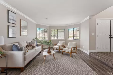 Living - 309 Pinto Ct, Vallejo, CA 94591 photo 2 of 6