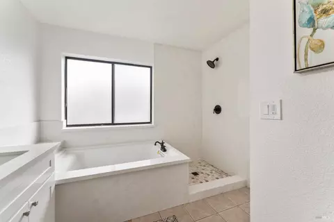 Bath - 309 Pinto Ct, Vallejo, CA 94591 photo 4 of 5