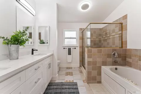 Bath - 309 Pinto Ct, Vallejo, CA 94591 photo 2 of 5