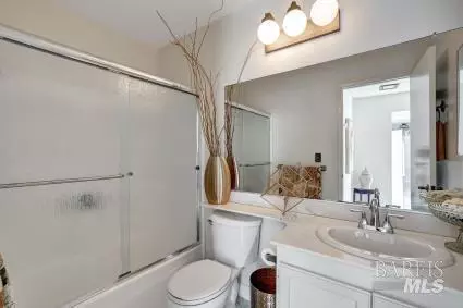 Bath - 2825 Sundown Cir, Fairfield, CA 94533 photo 1 of 2