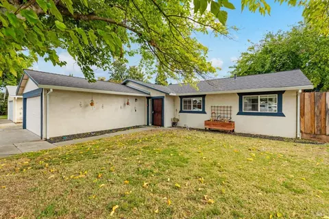 500 Gregory Dr, Vacaville, CA 95687 photo 4
