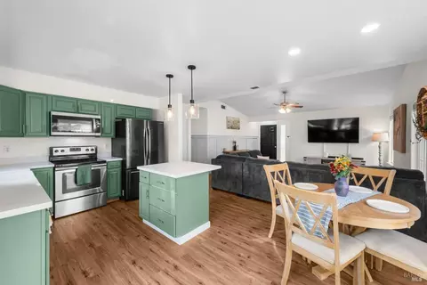 500 Gregory Dr, Vacaville, CA 95687 photo 16