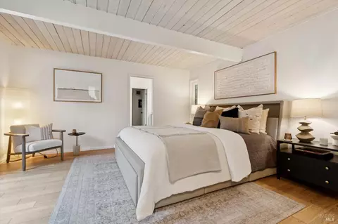 Bedroom - 20 Crecienta Dr, Sausalito, CA 94965 photo 1 of 8