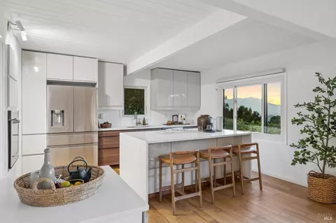 Kitchen - 20 Crecienta Dr, Sausalito, CA 94965 photo 4 of 4