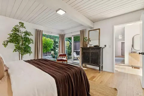 Bedroom - 20 Crecienta Dr, Sausalito, CA 94965 photo 6 of 8
