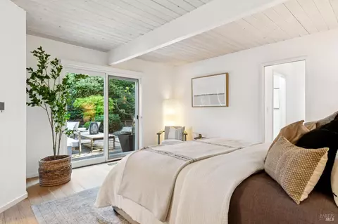 Bedroom - 20 Crecienta Dr, Sausalito, CA 94965 photo 4 of 8