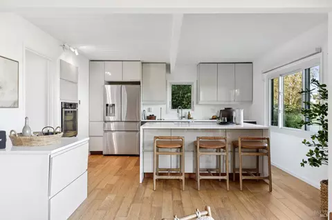 Kitchen - 20 Crecienta Dr, Sausalito, CA 94965 photo 3 of 4
