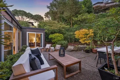 Exterior - 20 Crecienta Dr, Sausalito, CA 94965 photo 10 of 13