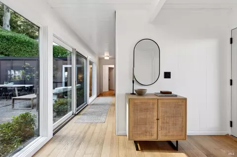 Entry Way - 20 Crecienta Dr, Sausalito, CA 94965 photo 5 of 7