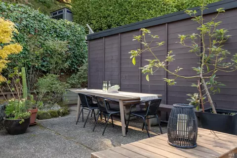 Exterior - 20 Crecienta Dr, Sausalito, CA 94965 photo 5 of 13
