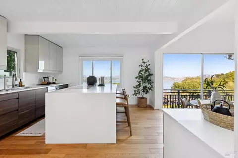 Kitchen - 20 Crecienta Dr, Sausalito, CA 94965 photo 1 of 4