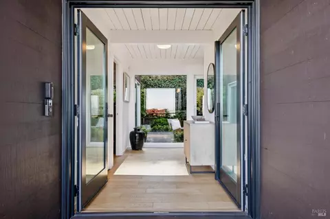 Entry Way - 20 Crecienta Dr, Sausalito, CA 94965 photo 2 of 7