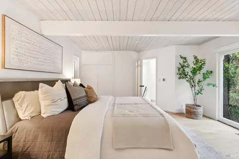 Bedroom - 20 Crecienta Dr, Sausalito, CA 94965 photo 3 of 8