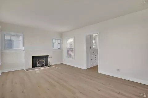 Living - 323 Hampshire St, Vallejo, CA 94590 photo 4 of 4