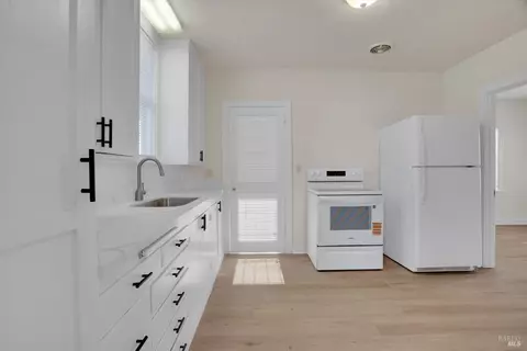 Kitchen - 323 Hampshire St, Vallejo, CA 94590 photo 1 of 1