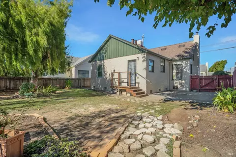 Exterior - 323 Hampshire St, Vallejo, CA 94590 photo 6 of 10