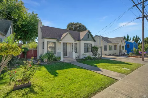 Exterior - 323 Hampshire St, Vallejo, CA 94590 photo 4 of 10