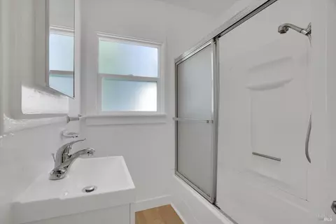 Bath - 323 Hampshire St, Vallejo, CA 94590 photo 1 of 1