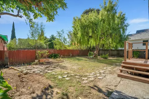 Exterior - 323 Hampshire St, Vallejo, CA 94590 photo 5 of 10