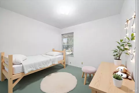 Bedroom - 911 Falcon Dr, Vallejo, CA 94589 photo 4 of 7