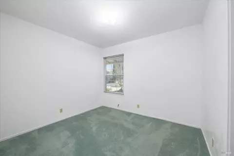 Bedroom - 911 Falcon Dr, Vallejo, CA 94589 photo 3 of 7