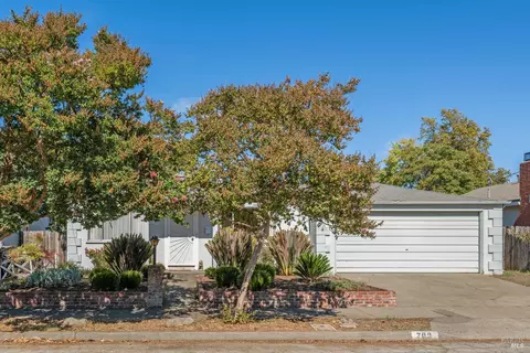 709 W 8th St, Santa Rosa, CA 95401