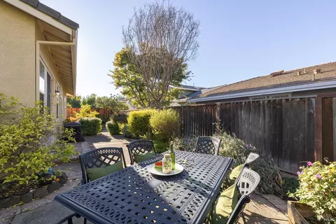 Exterior - 4 Firefly Ln, Napa, CA 94558 photo 7 of 10