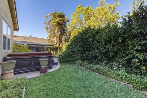 Exterior - 4 Firefly Ln, Napa, CA 94558 photo 8 of 10