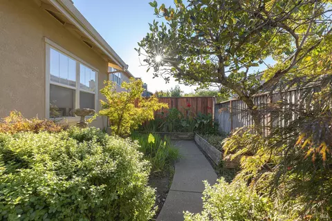 Exterior - 4 Firefly Ln, Napa, CA 94558 photo 6 of 10
