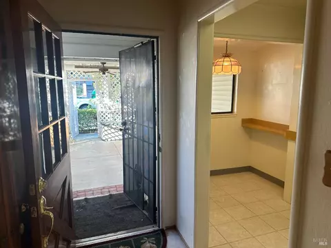 Entry Way - 101 University Ave, Vallejo, CA 94591 photo 1 of 3