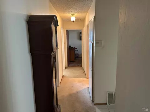 Entry Way - 101 University Ave, Vallejo, CA 94591 photo 2 of 3
