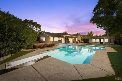 113 Chinook Ct, Vacaville, CA 95688