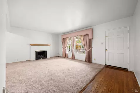 Living - 1325 Nebraska St, Vallejo, CA 94590 photo 2 of 8