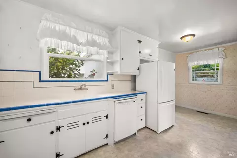 Kitchen - 1325 Nebraska St, Vallejo, CA 94590 photo 2 of 3