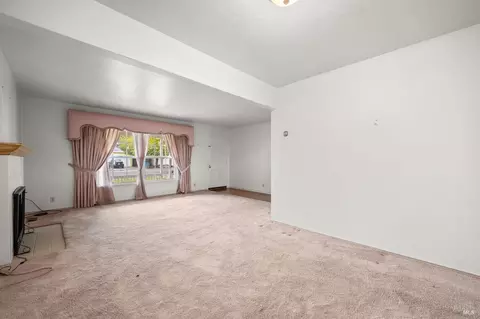 Living - 1325 Nebraska St, Vallejo, CA 94590 photo 3 of 8