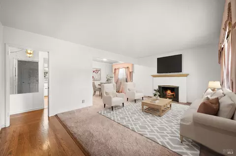 Living - 1325 Nebraska St, Vallejo, CA 94590 photo 6 of 8