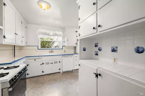 Kitchen - 1325 Nebraska St, Vallejo, CA 94590 photo 3 of 3